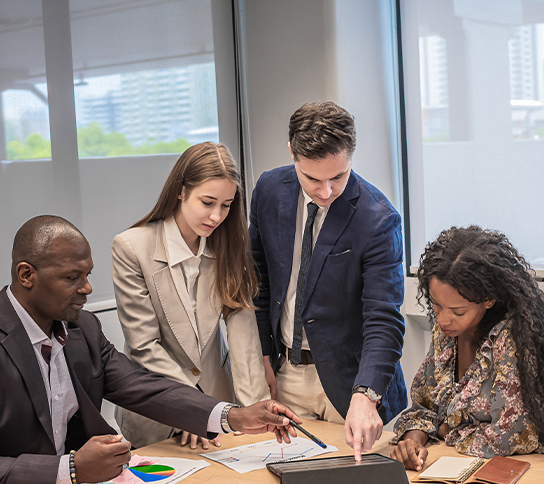 Étudiante en BTS GPME avec les dirigeants de l'entreprise