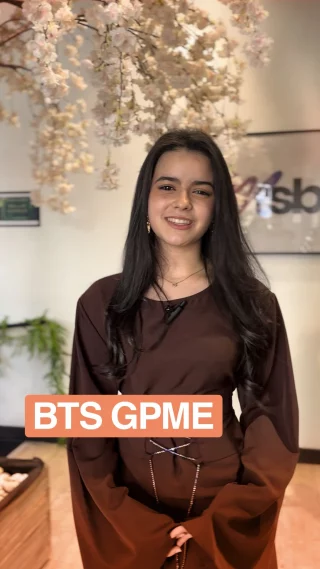 Instagram post from mantes_school. This post is in position 4.